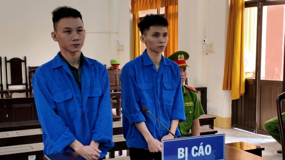 Tòa án nhân dân tỉnh Kiên Giang  tuyên phạt tổng cộng 22 năm tù đối với 2 bị cáo Trần Duy Quốc (SN 1992, ngụ tỉnh Bình Phước) và Nguyễn Tấn Cường. Ảnh: Văn Vũ