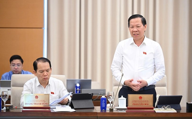 Mr. Phan Van Mai said that not only should teachers be given the highest salary, but teachers should also have their salaries increased by 2-3 times. Photo: Quochoi.vn