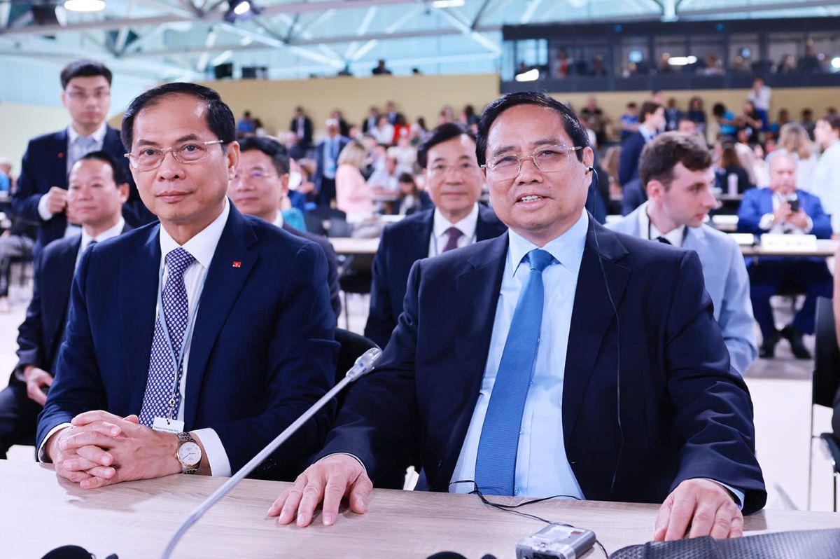 Politburo member, Prime Minister Pham Minh Chinh and Deputy Prime Minister, Minister of Foreign Affairs Bui Thanh Son (left) attended the opening of the 3rd UNOC Conference. Photo: VNA