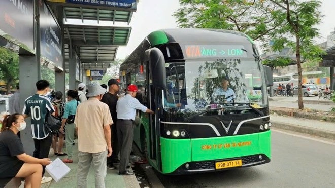 6 tháng đầu năm, vận tải hành khách công cộng Hà Nội phục vụ hàng triệu lượt người