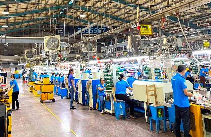 Miembros sindicales de Chang Shin Vietnam Co., Ltd. en el distrito de Vinh Cuu, provincia de Dong Nai. Foto: HAC