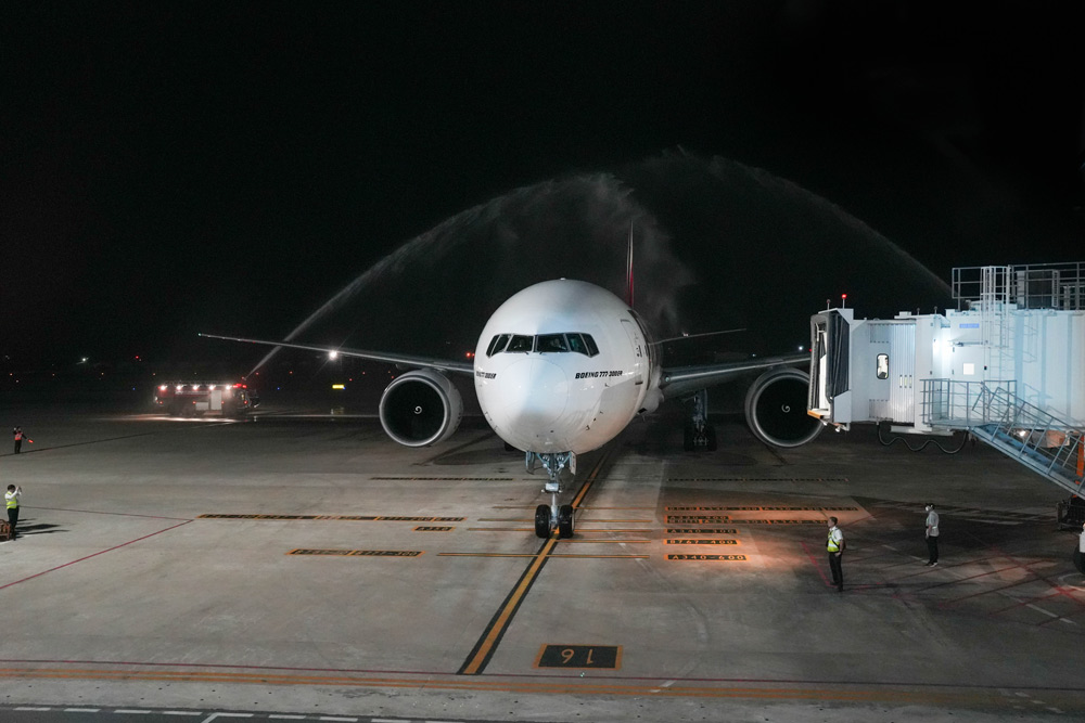 The airline's first flight to Da Nang welcomed the rainwater spraying with water. Photo: Provided by the enterprise