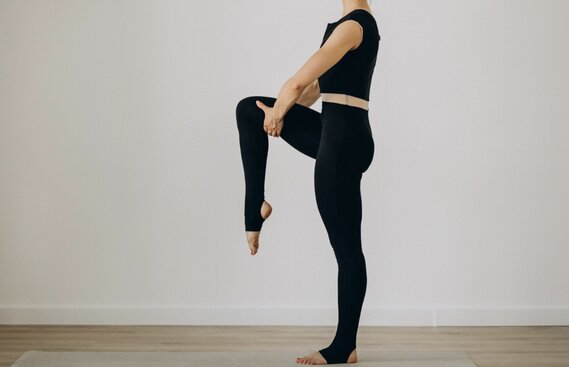 Standing exercises help lose weight effectively. Photo: Thuy Duong