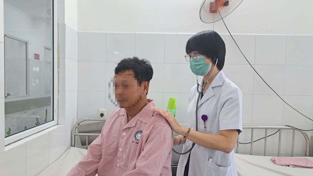 Da Nang took the foreign object, the 1.5cm long fish bone, and burned it in the patient's lungs for 5 months. Photo: BVDN