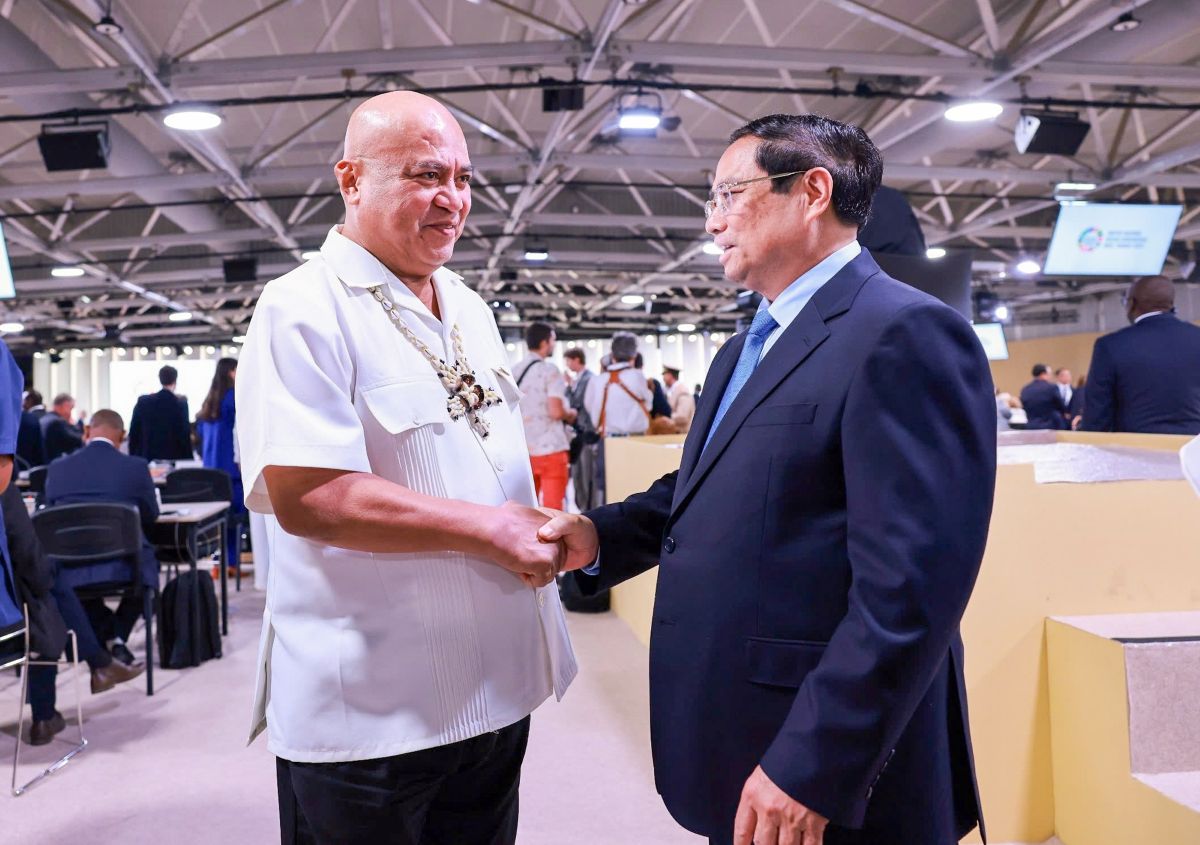 Miembro de Politburo, primer ministro, Pham Minh Chinh, se reunio con el primer ministro Tuvalu Feleti Penitala Teo. Foto: VGP