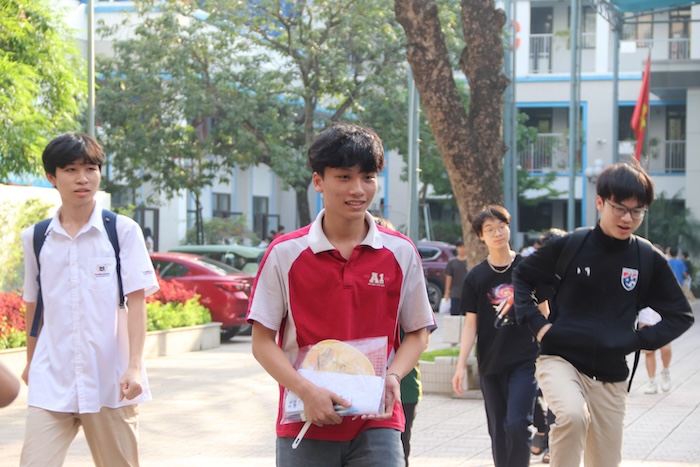 The entrance exam for grade 10 in the 2025-2026 school year in Hanoi continued with specialized subjects on the afternoon of June 9.