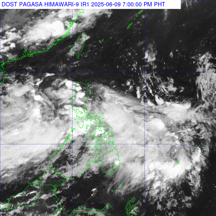 Updated location of the low pressure in the East Sea. Photo: Pagasa