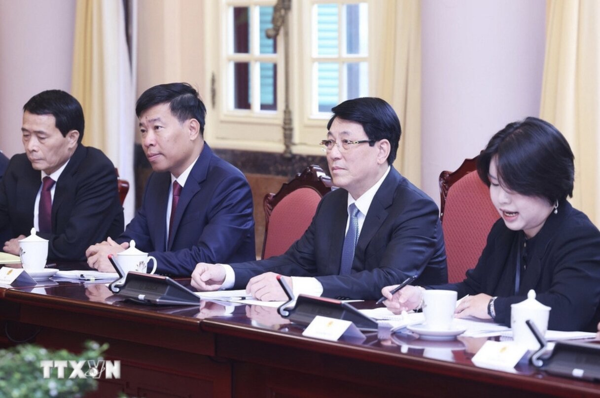Chu tich nuoc Luong Cuong trong cuoc tiep dai su, dai bien cac nuoc thanh vien EU tai Phu Chu tich ngay 9.6. Anh: TTXVN