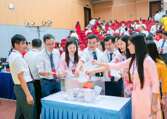 Cac dai bieu tham gia bau cu nghiem tuc, khach quan, dung quy dinh. Anh: Ban to chuc 