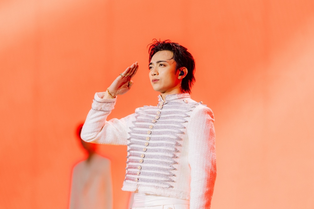 Soobin hat “Tien quan ca” day tu hao. Anh: Nhan vat cung cap