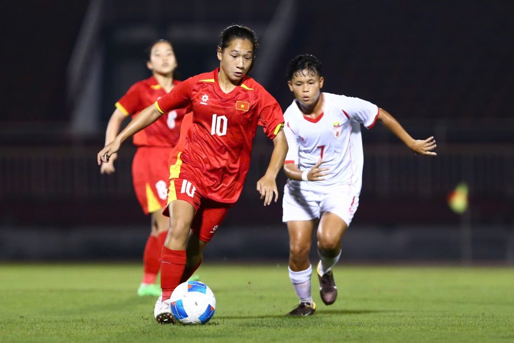 U19 nu Viet Nam thi dau thoai mai hon khi co 2 ban thang. Anh: VFF