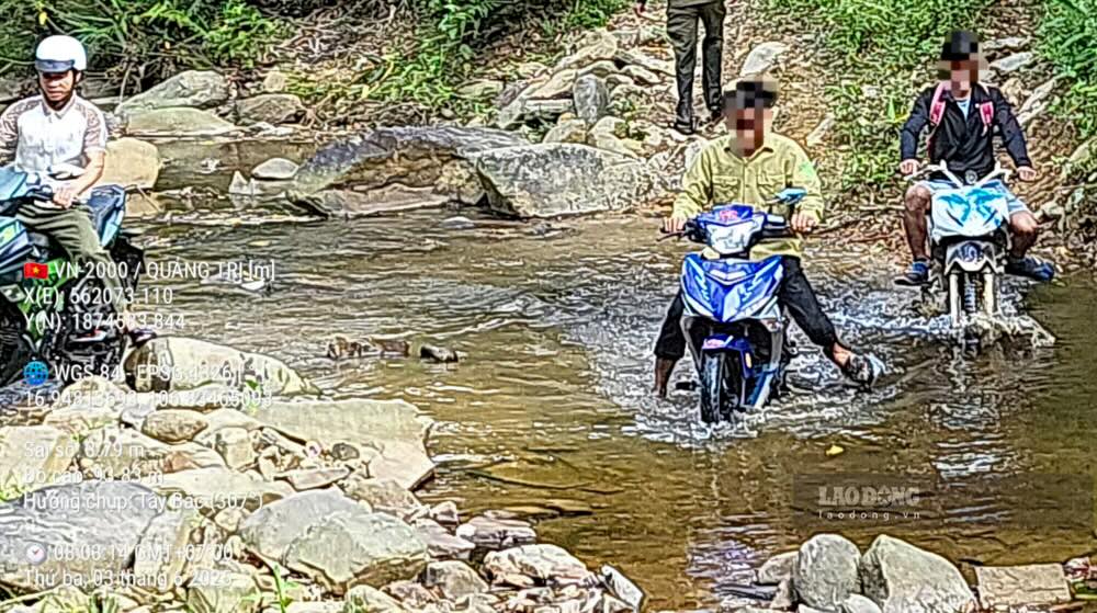 Duong vao khu vuc rung co dau vet cua vang tac rat kho di. Anh: PV