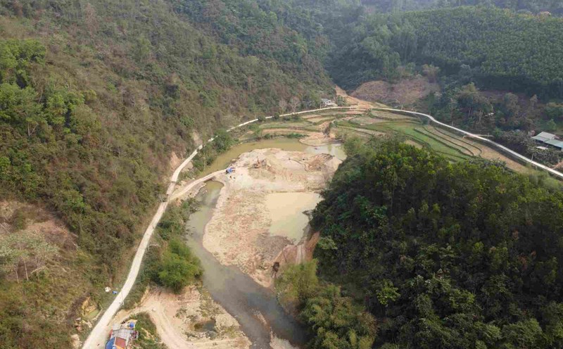 Illegal mineral exploitation sites in Le Chung commune, Hoa An district in the first 5 months of the year. Photo: Tan Van