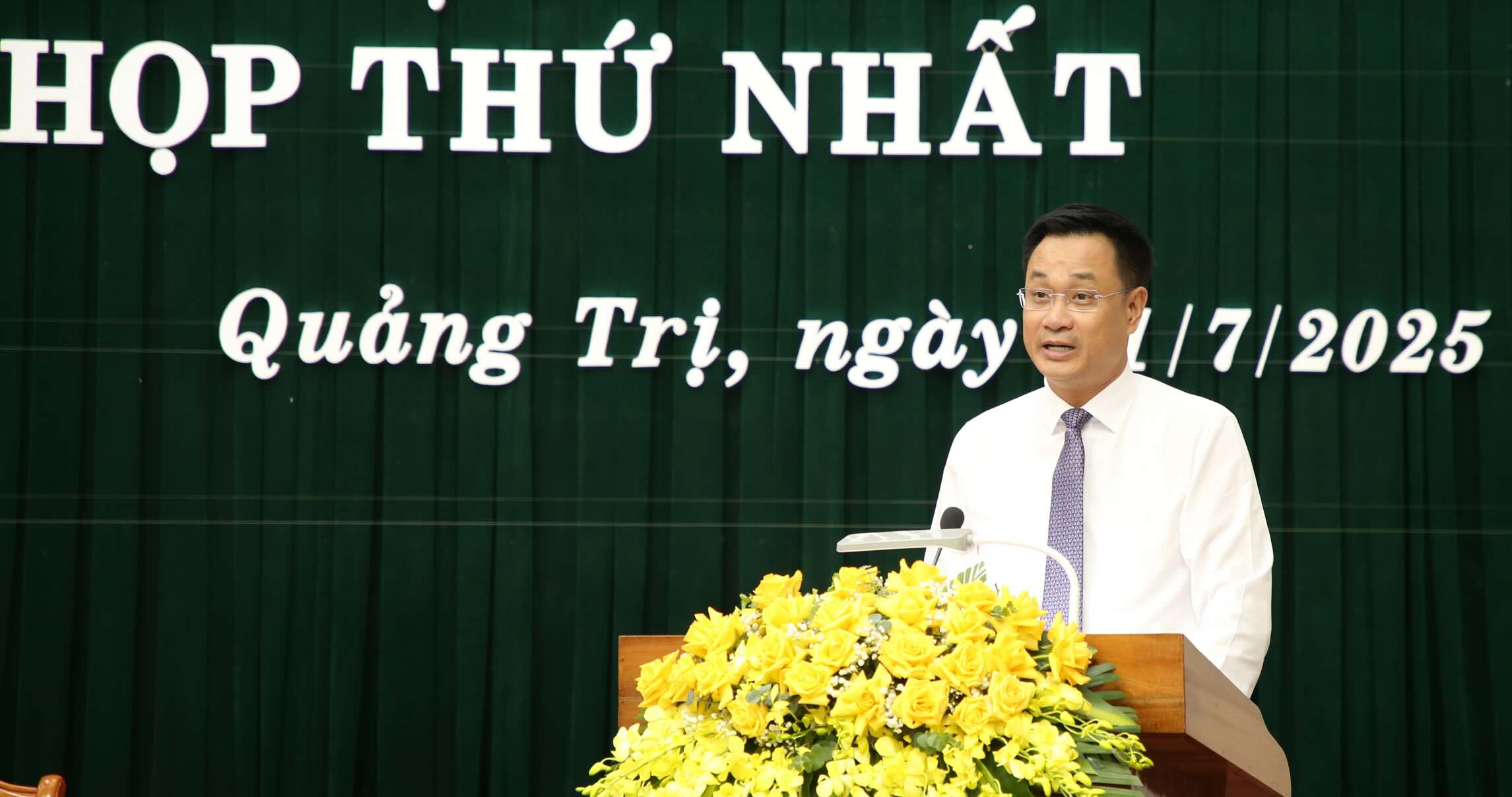 Quang Tri 지방 당 위원회 서기 Le Ngoc Quang이 회의에서 발언하고 있습니다. 사진: Cong Sang