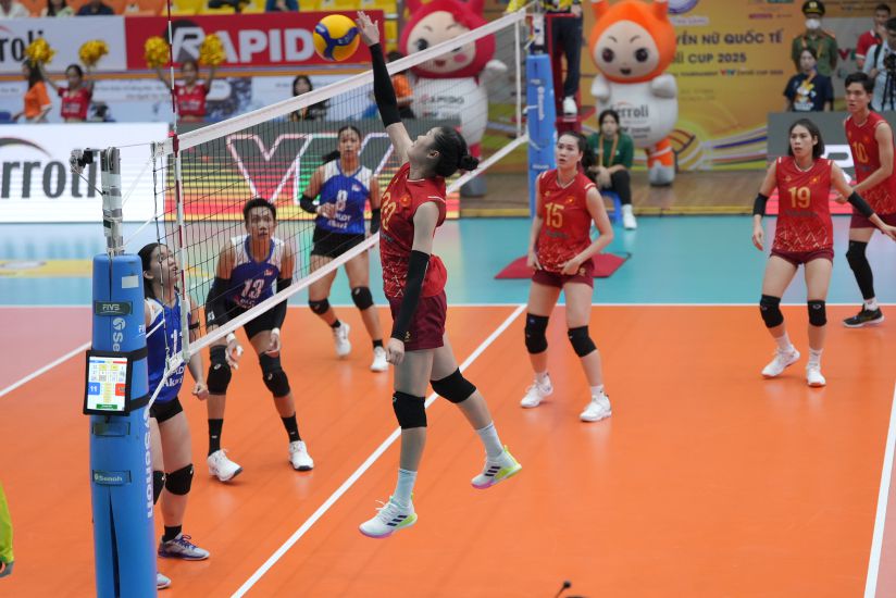 응우옌 티 우옌은 베트남 여자 배구 대표팀의 중요한 선수 중 한 명입니다. 사진: VFV