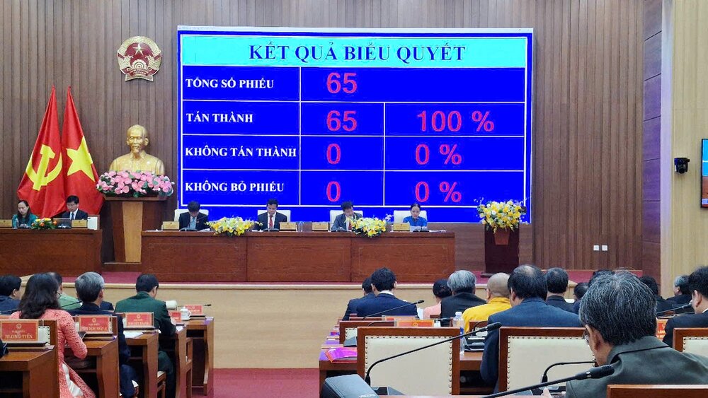 Kon Tum과 합병 후 첫 번째 Quang Ngai성 인민의회 제1차 회의 풍경. 사진: Vien Nguyen