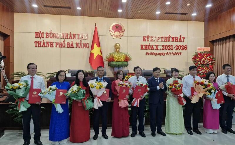 The People's Council of Da Nang City has just issued a decision to appoint civil servants to lead and manage specialized agencies under the City People's Committee, effective from July 1, 2025. Photo: Thu Giang