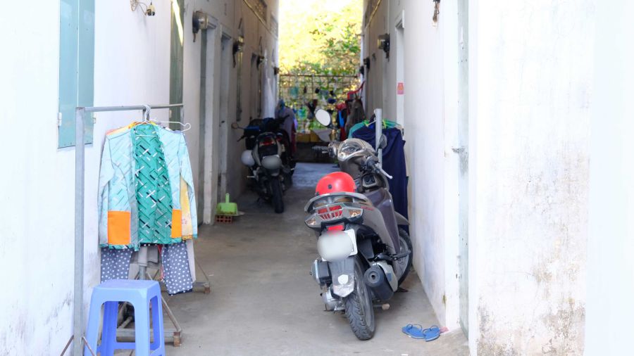 Avec plus de 30 chambres la rangee de maisons d'hotes de Mme Dam est deja bondee de loueurs. Photo : My Ly