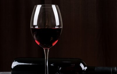 와인에는 브라 지방이 없지만 여전히 체중 증가를 유발할 수 있습니다. 사진: Thuy Duong