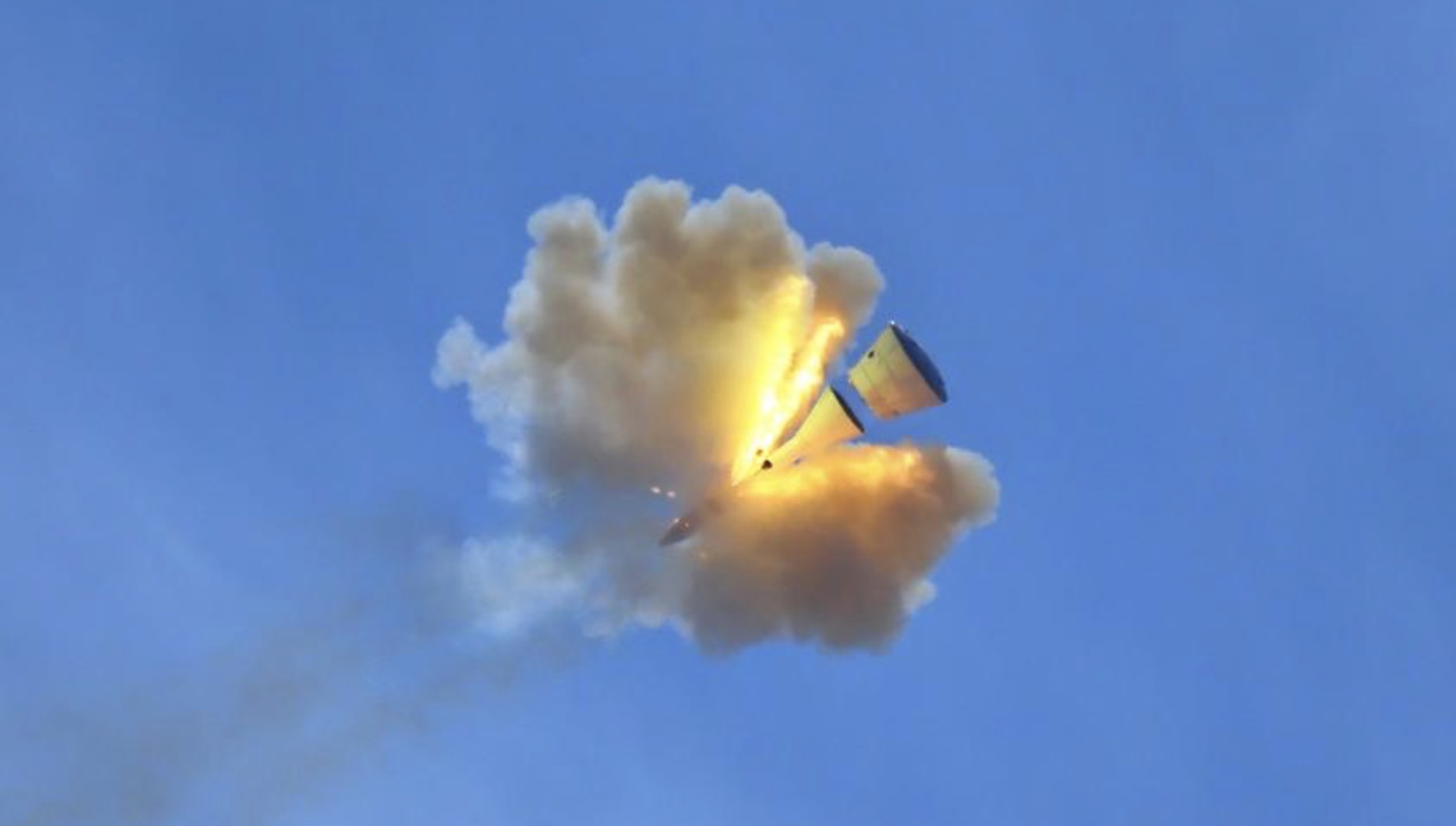 El barco Mong Chau de China en el sistema de pruebas de sistemas de emergencia. Foto: Xinhua