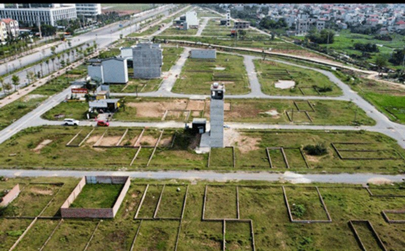 The decentralization of land administrative procedures to the People's Committees at the commune level aims to shorten processing time and be closer to the people. Photo: Cao Nguyen.