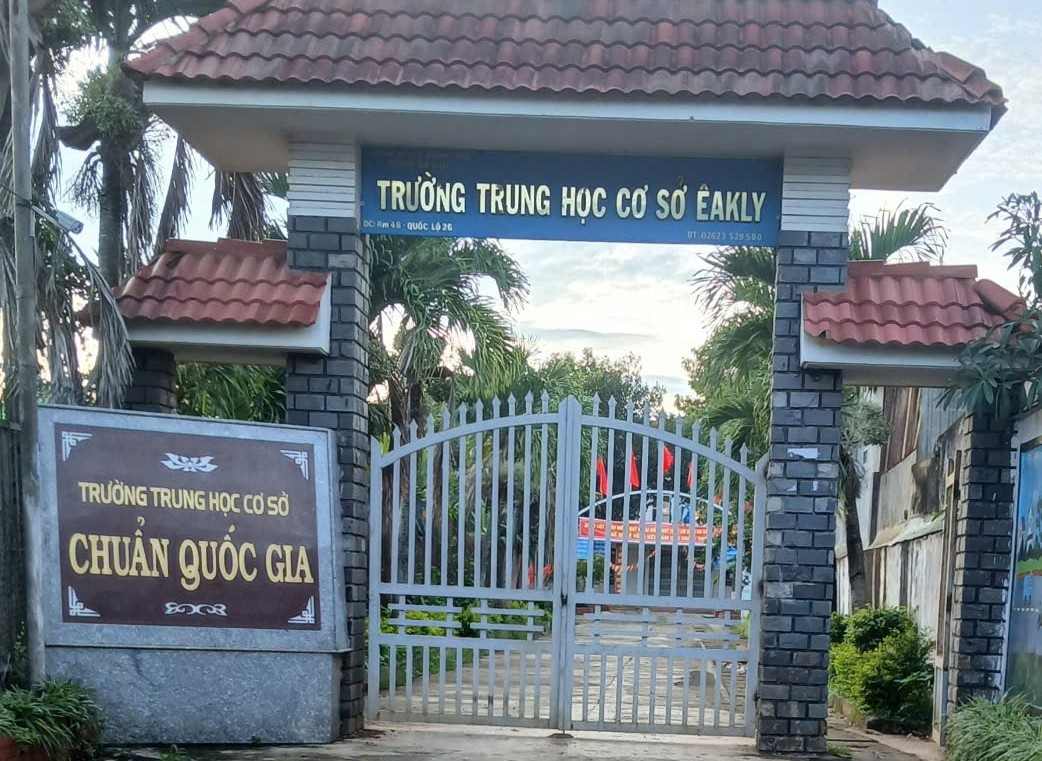 Teacher Nguyen Thi Kim Nuong was transferred to another school to work but has not been discussed or exchanged by the authorities in advance. Photo: Bao Trung