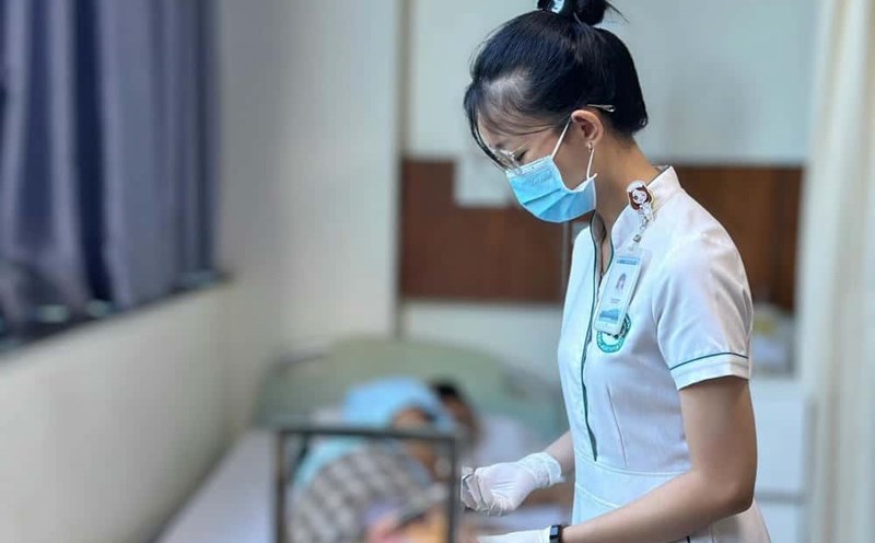 The patient escaped the risk of necrosis and was given medical care for the wound. Photo: Thanh Tuan