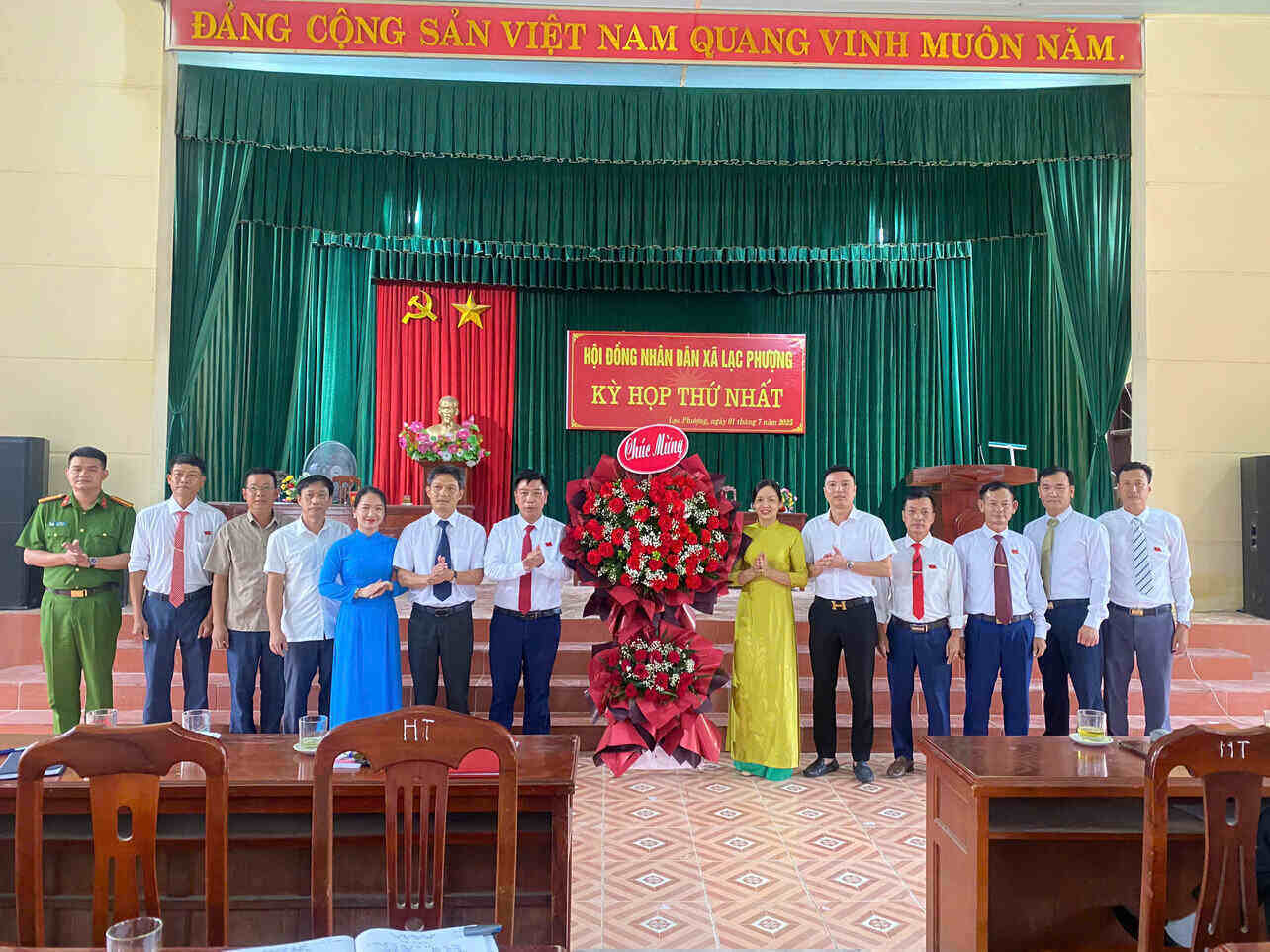 Le 1er juillet la commune de Lac Phuong a organise la premiere session du Conseil populaire selon un nouveau modele. Photo : Mai Huong