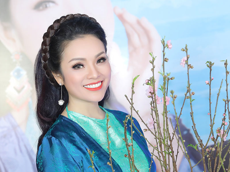 Tan Nhan. Anh: Nghe si cung cap