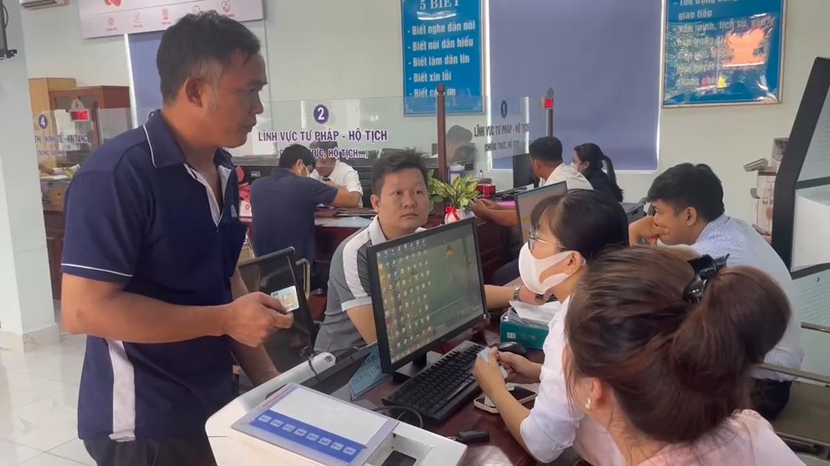 Binh Duong이 호치민시에 합병된 후 행정 절차 감소. 사진: Dinh Trong