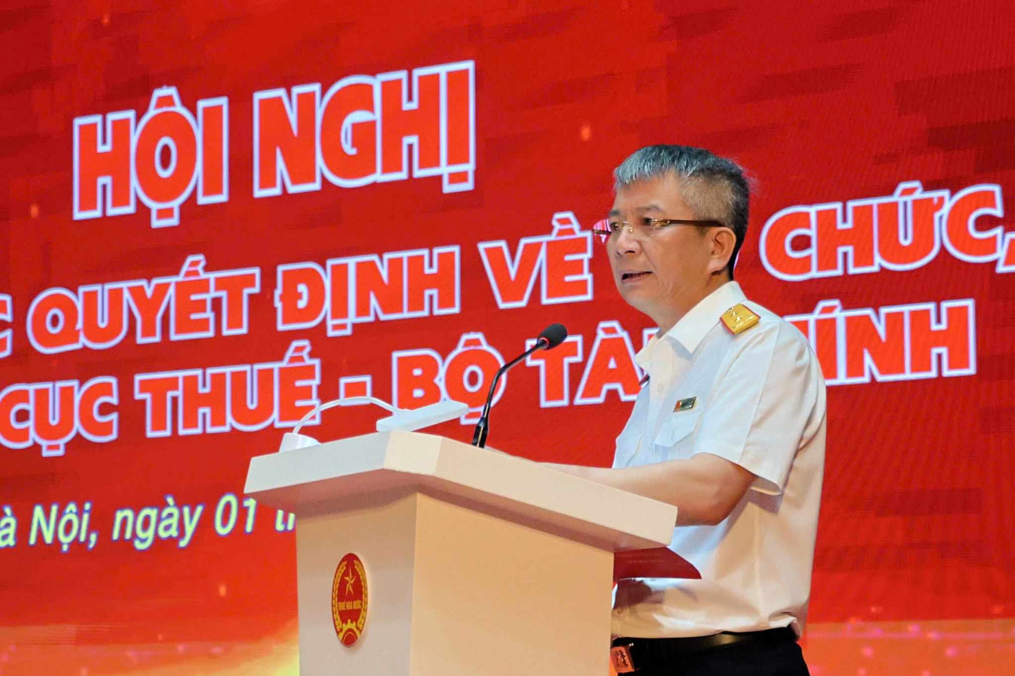 Le directeur du departement des impots Mai Xuan Thanh prend la parole pour diriger la conference. Photo : Departement des impots
