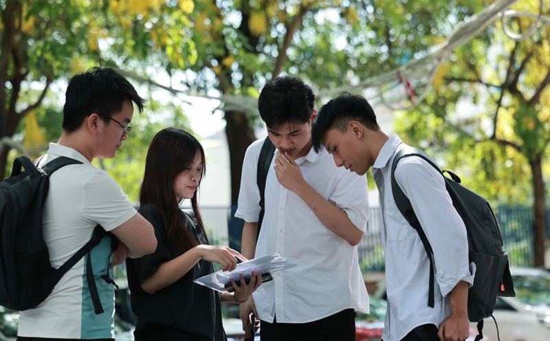 Many schools consider transcripts for Information Technology and Data Science. Photo: Hai Nguyen