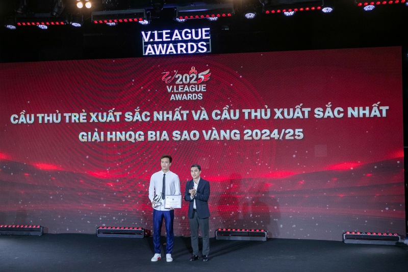 Tien ve Hoang Duc la Cau thu xuat sac nhat giai hang Nhat Quoc gia. Anh: Minh Dan