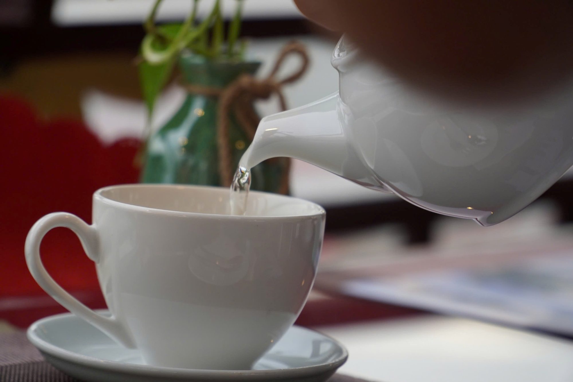 Guava leaf tea helps control blood sugar levels. Photo: Ha May