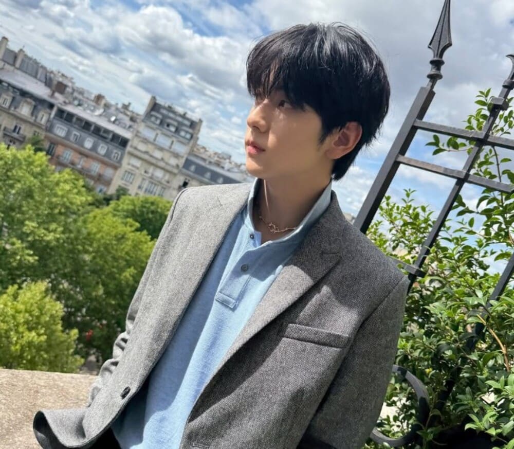 TXTグループのSoobinは、ミニマルでありながらモダンで若々しいファッションスタイルで際立っています。写真:TXT_Bighit Instagram