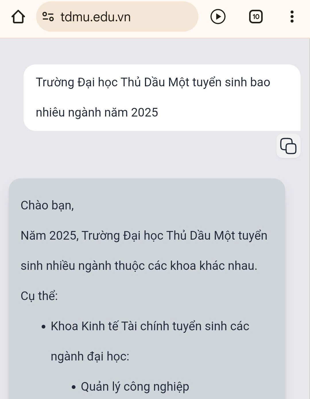 Tro ly tuyen sinh giup nguoi hoc tiep can thong tin tuyen sinh 24/24h trong ngay. Anh: Dinh Trong
