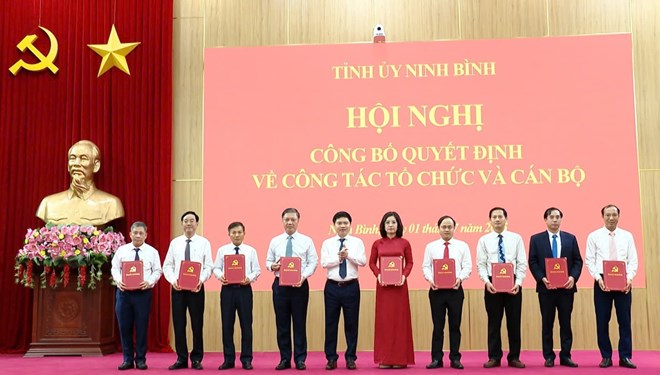 Bổ nhiệm các lãnh đạo ở Ninh Bình trong ngày đầu vận hành chính quyền 2 cấp