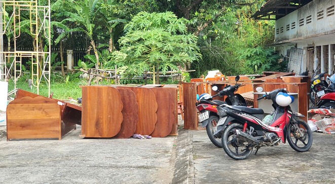 Preparation des lits pour la maison au dortoir de l'Ecole politique de la province de Ca Mau. Photo : Nhat Ho