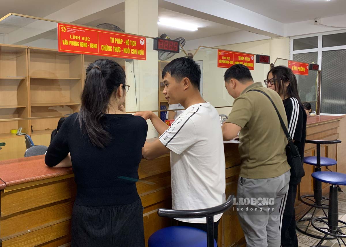 Cac cap doi trao doi voi chuyen vien