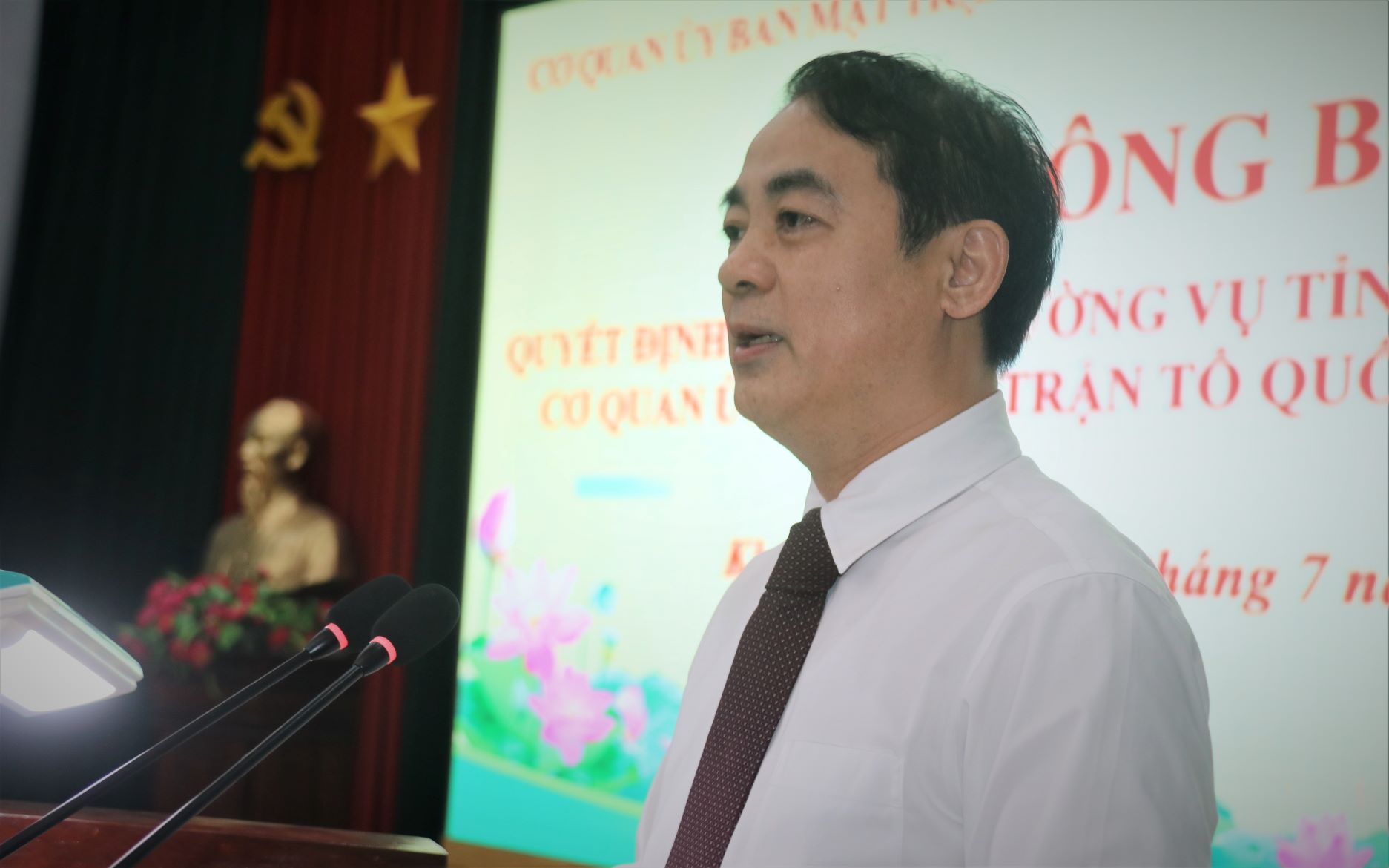 Ong Nghiem Xuan Thanh - Bi thu Tinh uy Khanh Hoa phat bieu tai le cong bo. Anh: Phuong Linh