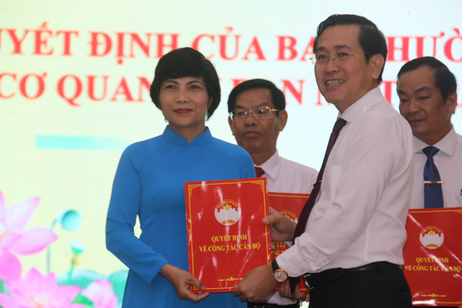 Ba Tran Thi Huong duoc phan cong lam Truong Ban Cong doan cac Khu Cong nghiep, Pho Chu tich LDLD tinh Khanh Hoa. Anh: Phuong Linh