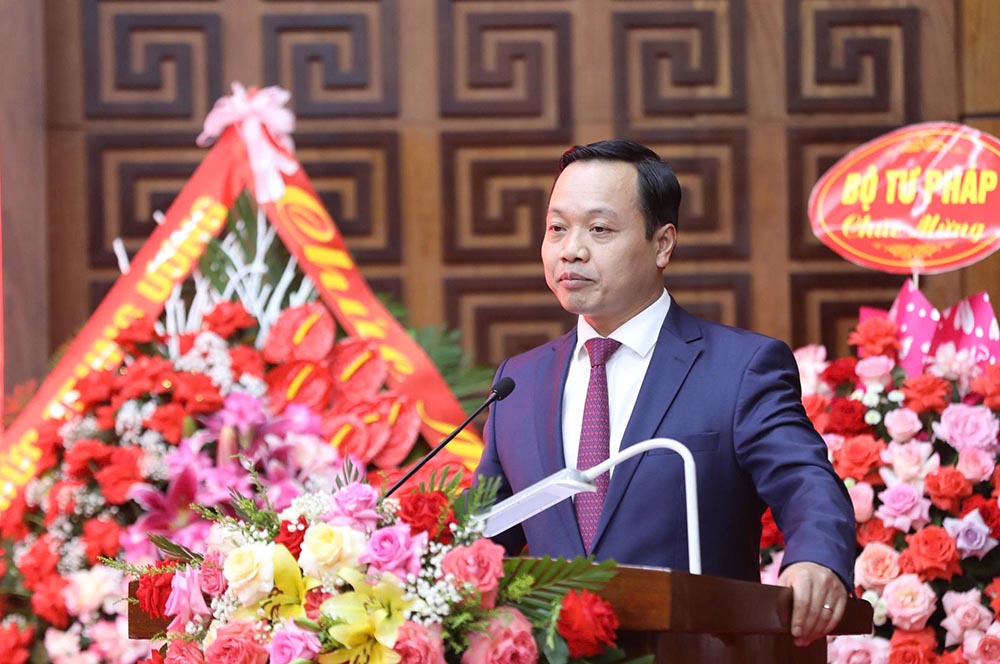 Mr. Tran Tien Dung - Secretary of the Vinh Long Provincial Party Committee (old) has just been appointed to the position of Deputy Secretary of the Dien Bien Provincial Party Committee. Photo: Thanh Binh