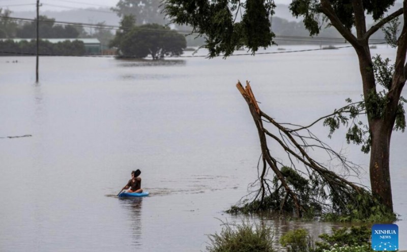 A bomb cyclone is affecting the weather in New South Wales, Australia. The photo shows a boat rower during a flood in the state. Photo: Xinhua.