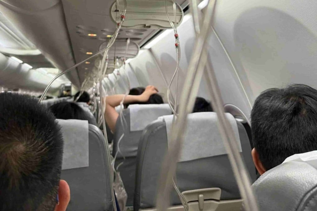 Máy bay Boeing đột ngột hạ độ cao 7.000 mét, hành khách hoảng loạn