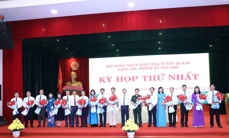 Announcing the leaders of the new Department level of Tuyen Quang province. Photo: Nhat Nguyen