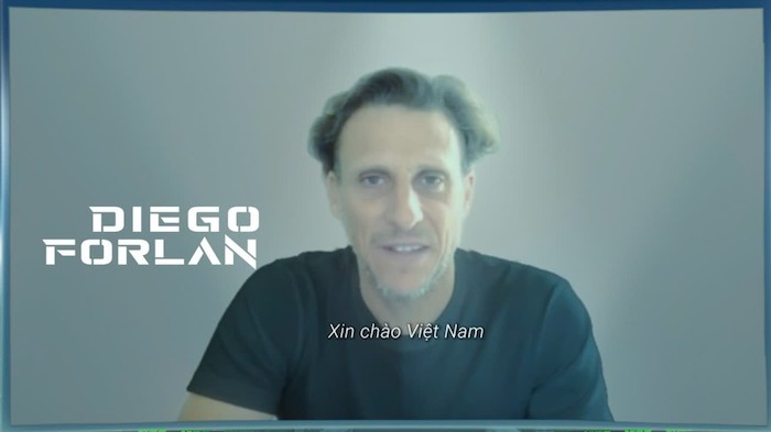 ディエゴ・フォーランがベトナムに到着する準備。写真:FCオンライン