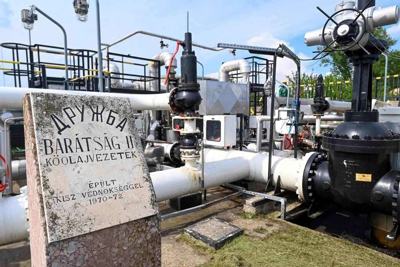 헝가리 샤잘롬바타의 러시아 드루즈바 송유관 구간. 사진: AFP