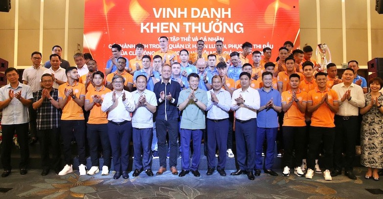 Hanoi Police Club organizes a ceremony to celebrate the 2024-2025 season. Photo: Thuan Thu