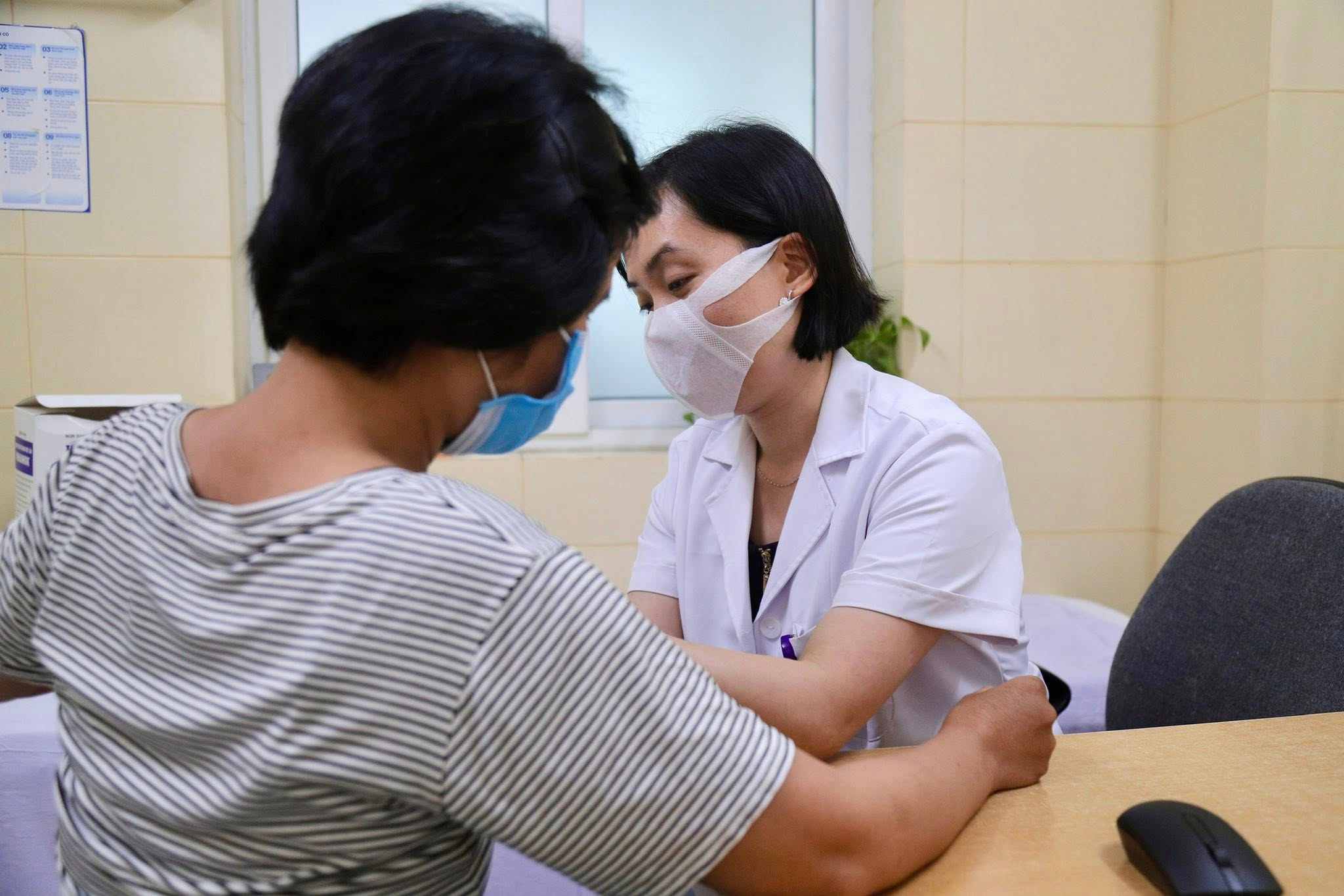 Patient with chronic disease examined for treatment at K Hospital. Photo: Tran Ha