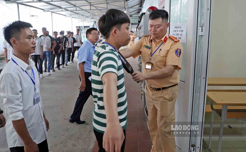Less than 50% of candidates pass 12 driving tests in Hanoi